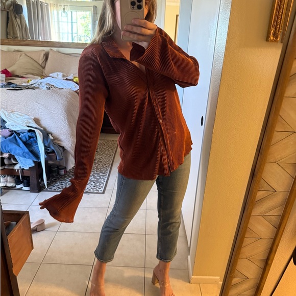 Silky Rust Ribbed Blouse - Picture 5 of 6